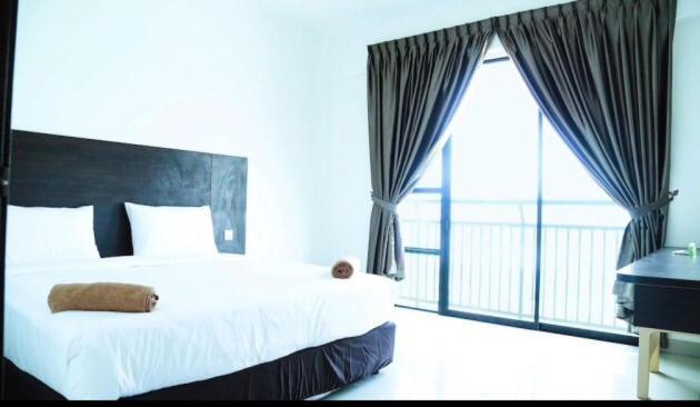 Marina Heights Seaview Resort Apartment II Lumut Buitenkant foto
