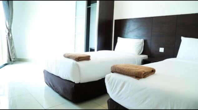Marina Heights Seaview Resort Apartment II Lumut Buitenkant foto